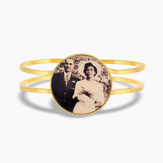 Timeless Round Photo Pendant Bangle
